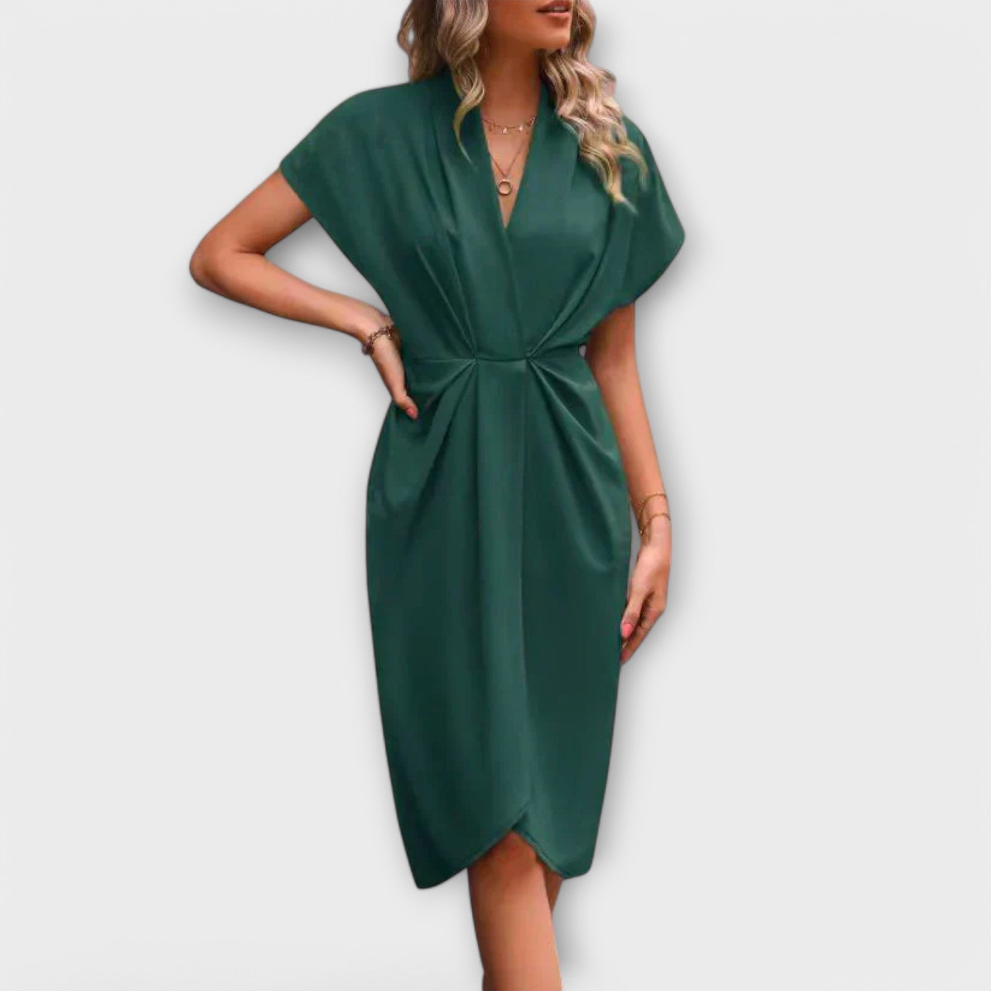 Serena – elegantiška ir patogi midi apsivyniojanti suknelė